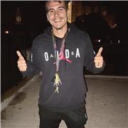 Soy una persona atenta, proactiva y resolutiva. Me adapto bien a las personas y adapto los ejercicios y materia al individuo. Tengo más de cuatro años de experiencia impartiendo classes a niños y niñas de entre 8 y 10 años